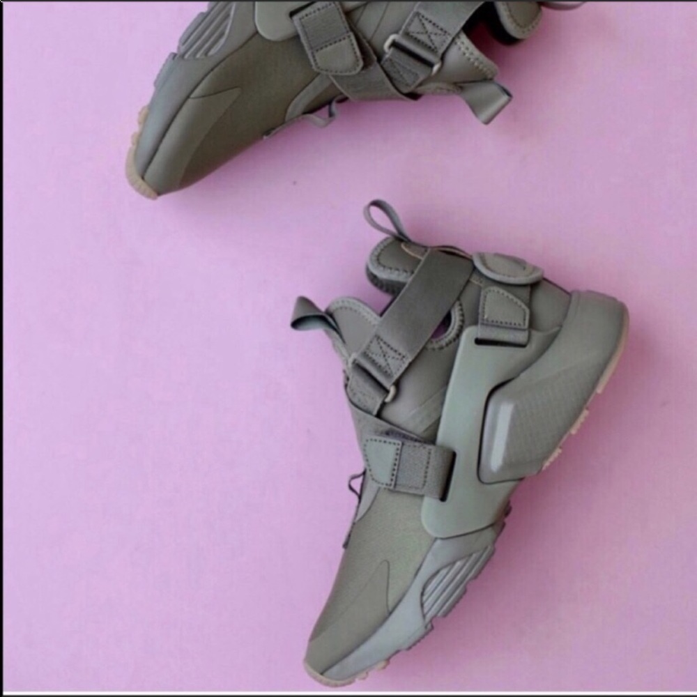 NWT Nike Huarache City Rare - Picture 7 of 8